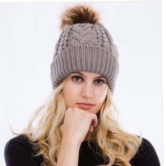 Accessories - 3 colors! Pom Pom Hat.